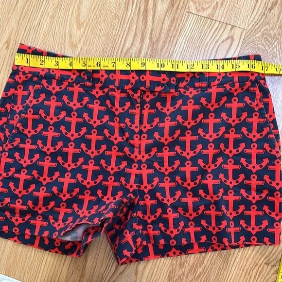 Vineyard vines SZ 8, anchor print shorts in red/blue combo.
